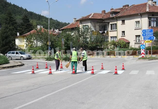 Подновяват маркировката във Враца