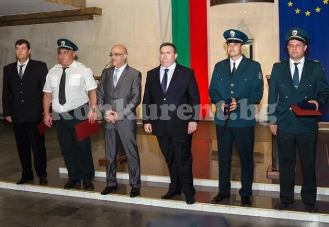 Гранични  полицаи от Видин с награди от Бакалов и Цацаров