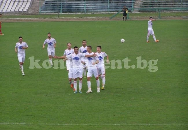 Бдин пречупи Ком с 2:0, пропусна и дузпа