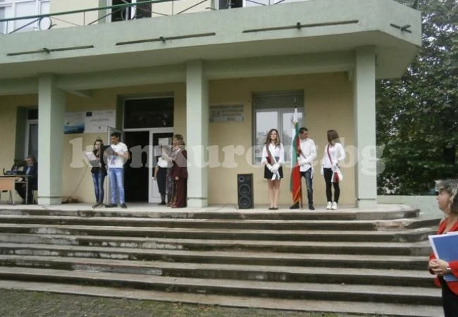 Откриха новата учебна година в най-младото училище във Враца