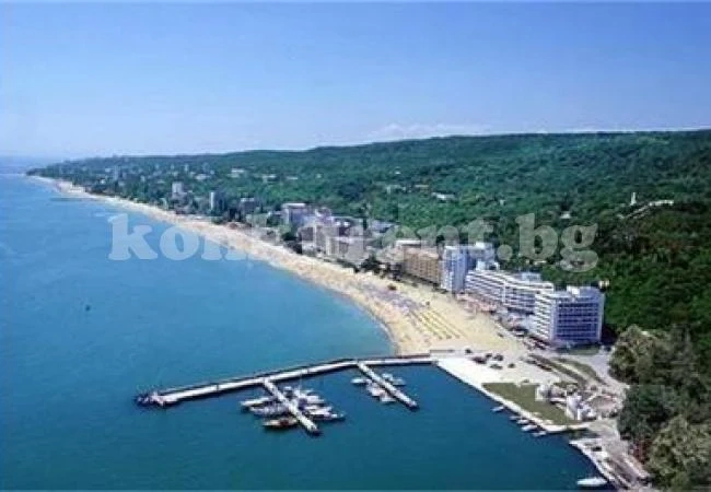 Двама туристи са открити мъртви в Златни пясъци
