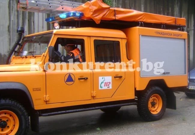 Паднали клони задръстиха пътища в Монтанско
