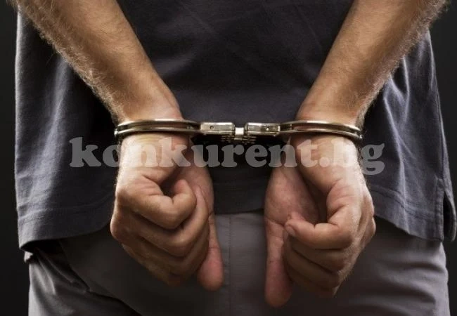 Задържаха двама за краден акумулатор