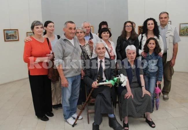 Борис Йолов подреди живописни творби