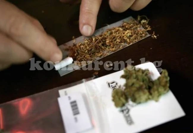 Отличнички продават дрога за джобни