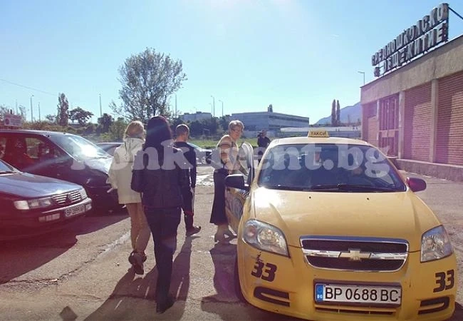 Наръчкаха тийнейджър с нож в училищно общежитие /Обзор/