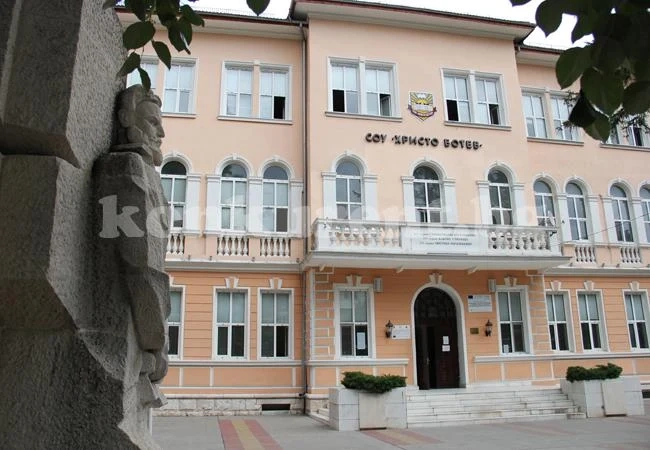 СОУ „Христо Ботев“ се включва в кампанията „Чети с мен“