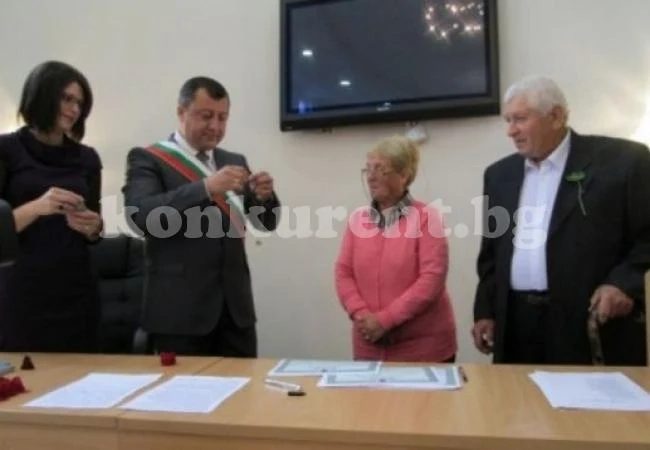 Баби и дядовци се женят отново след 50 години