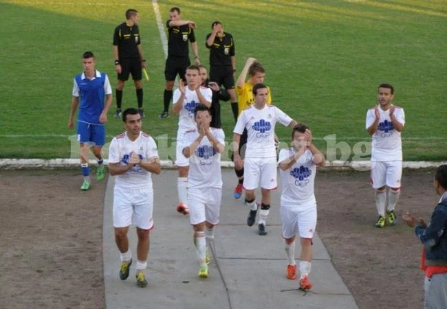 Бдин бие, пак гонят вратаря