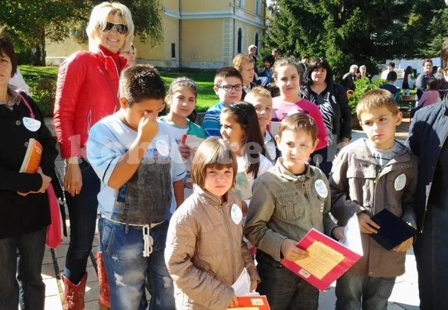 Учениците на СОУ „Васил Кънчов“ се включиха в „Чети с мен“