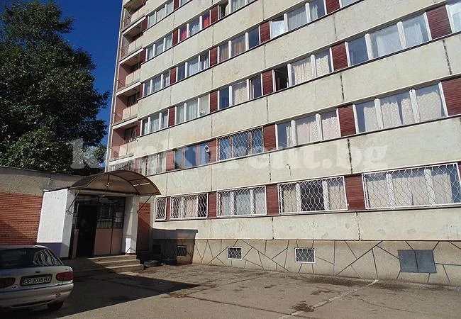 Полицията разследва палеж в средношколско общежитие