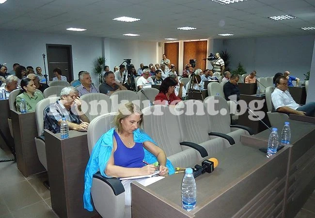 Съветници раздадоха 750 лв. за помощи