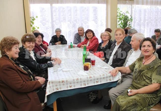 Клуб „Веслец” отпразнува деня на възрастните