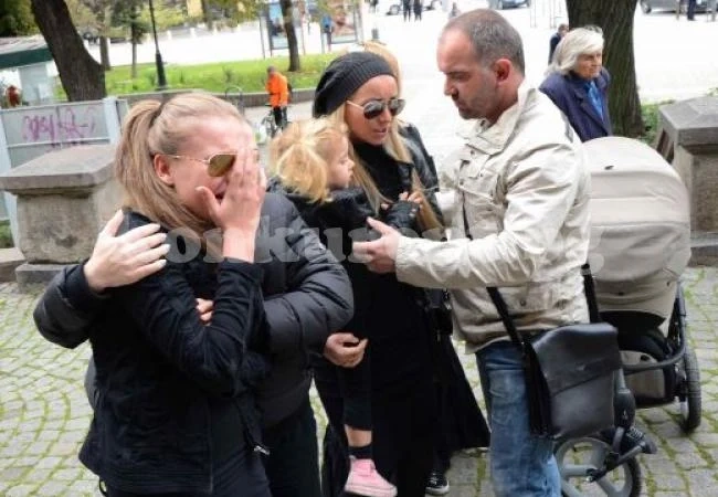 Вижте панихидата в памет на 15-те жертви от Горни Лом (СНИМКИ)
