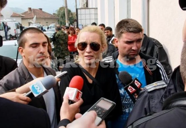 Поща спасила трима от фабриката на смъртта