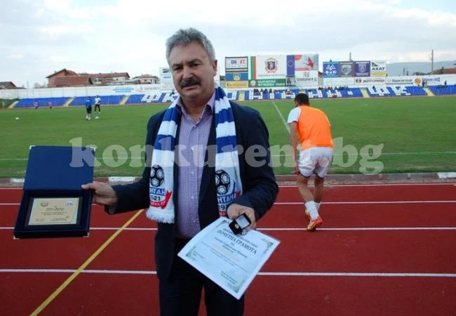 БФС награди Златко Живков със златна значка