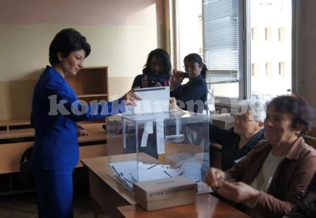 Десислава Атанасова гласува за стабилно правителство