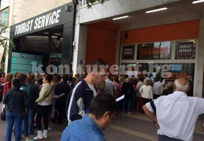 Опашката от гласуващи пред новата секция в Атина расте главоломно