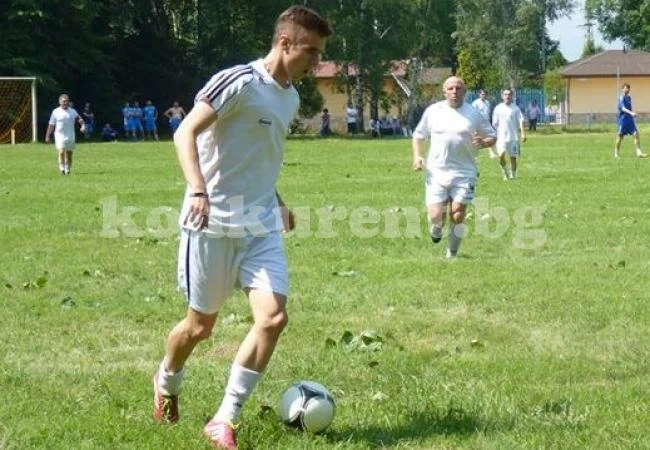 Вутов тренира с юноши в родния си град