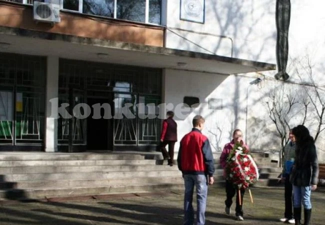 Траур в Спорното училище в Пловдив за двамата загинали в БВМ-то ковчег