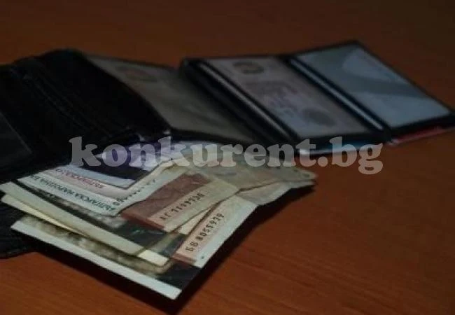 Деца върнаха портмоне с 530 лева