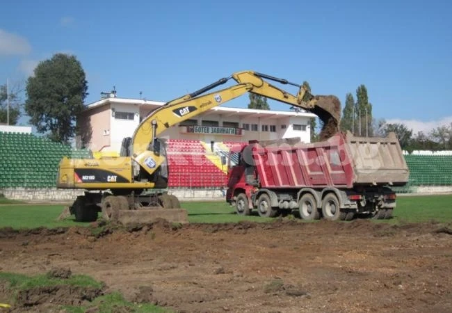 Ремонтират стадиона във Враца поне 5 месеца
