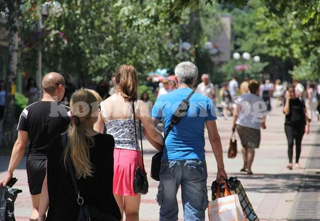 Пиян псува полицаи и майки с деца в центъра на Враца