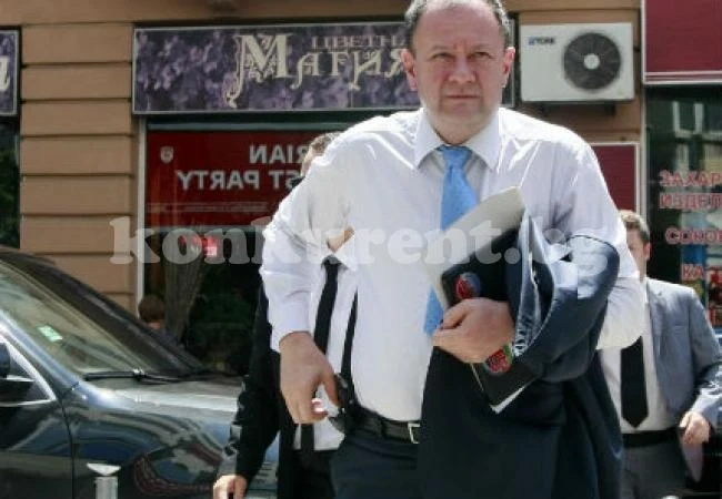 Михаил Миков се извини, че е подкрепил Герго Гергов за кмет