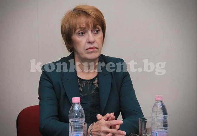 Съдии и прокурори влизат в класните стаи