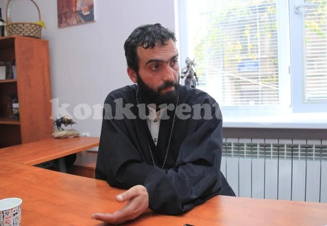 Забраниха на отец Кирил да служи
