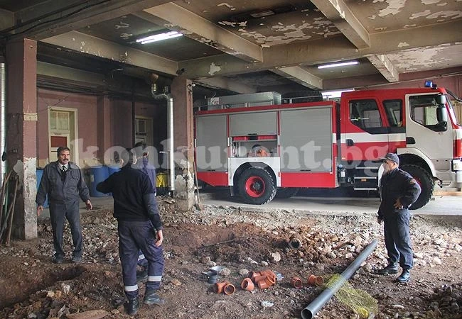 Огнеборци разкопаха врачанската пожарна