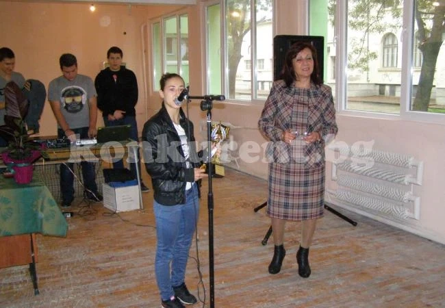 В ПМГ посрещнаха на крака шампионка по самбо