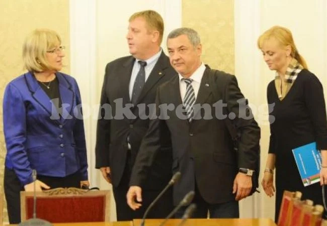 Три часа и половина продължава срещата между ГЕРБ и Патриотите