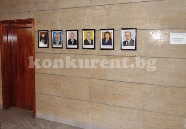 Грейна стената на славата в Областна администрация