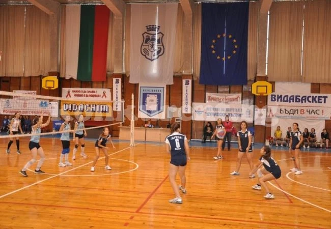 Волейболистки играха за празника на Видин