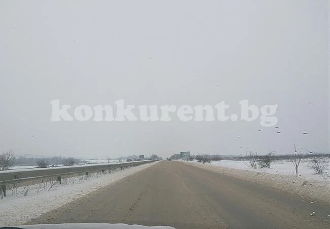 Пожарникарите в Монтанско на крак заради снежната буря