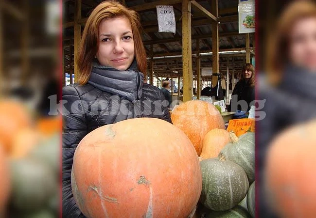 Студентка извади на пазара гигантска тиква за Хелоуин 