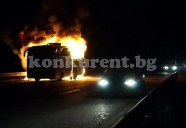 Шофьор спаси пътници от горящ автобус