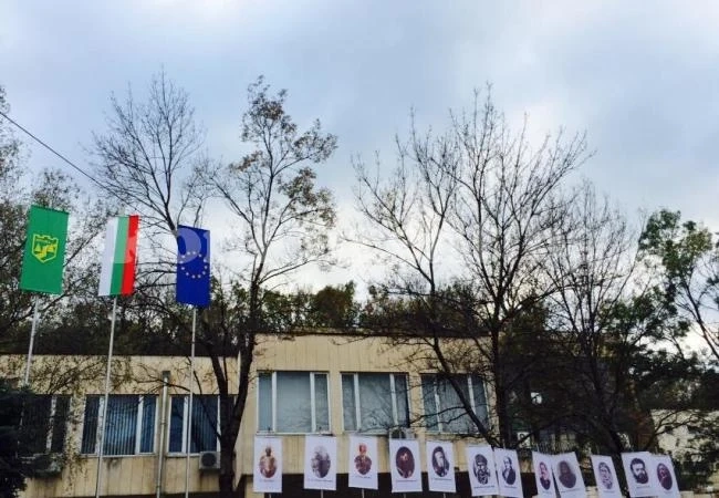 Портрети на будителите се появиха в центъра на Враца