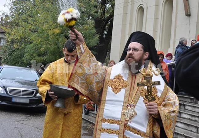 Васил Найденов и епископ Поликарп са следовници на будителите