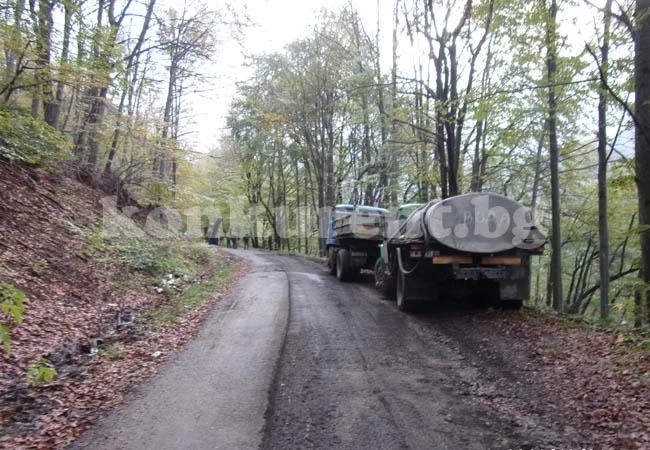 Започна ремонтът на пътя за зона Ком