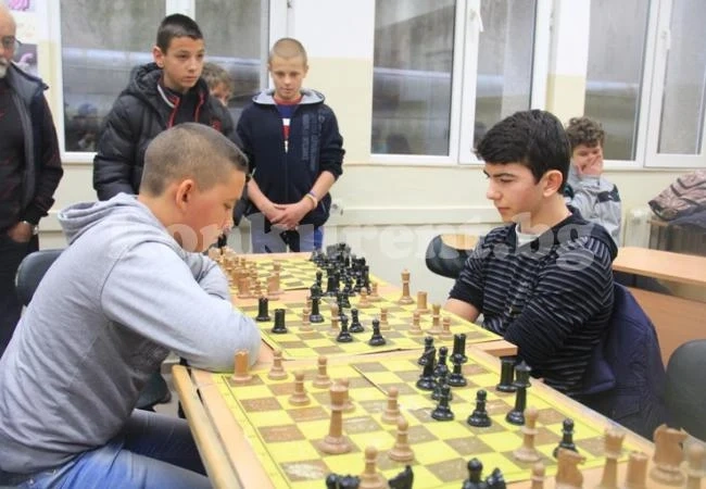 Ясни са първенците в шаха за две възрасти