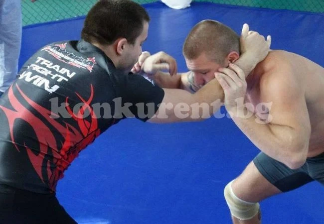 Врачанин показа класа в турнир по граплинг