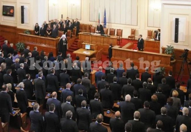В петък от 9 часа парламентът избира нов премиер и министри!