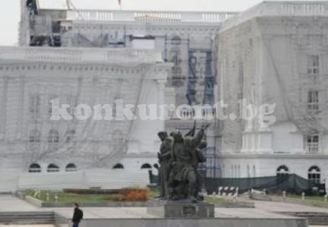 Гори сградата на правителството в Скопие