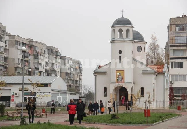 Врачани честват храмов празник на църквата в ж.к. „Дъбника“