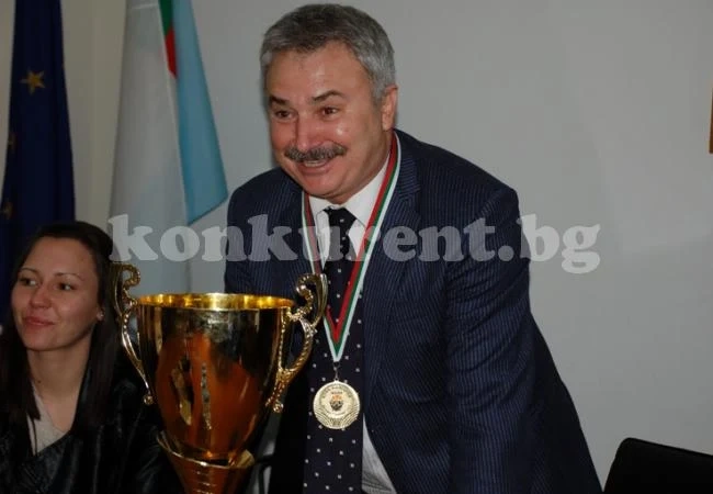 Един кмет на 55 г., между управлението и спорта