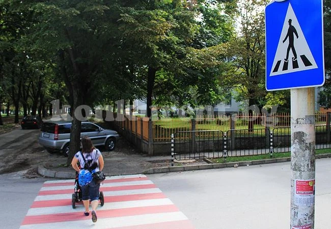 Засилиха контрола на пешеходците на пътя