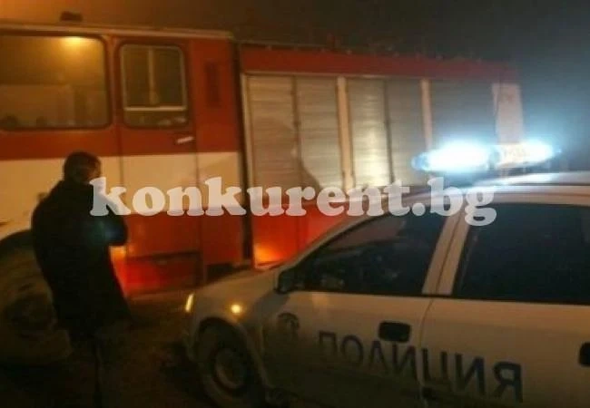 Горя лек автомобил в Лом