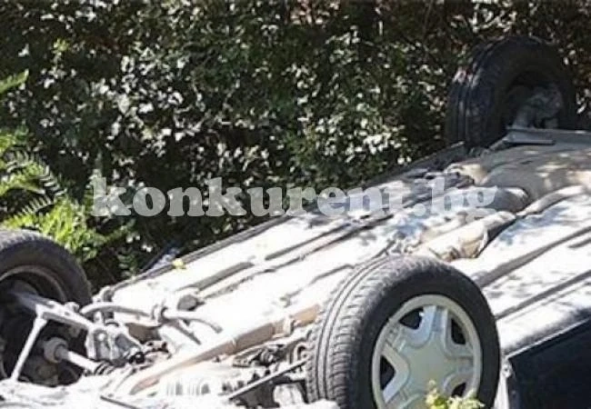 Млада жена се обърна по таван с колата си на Е-79